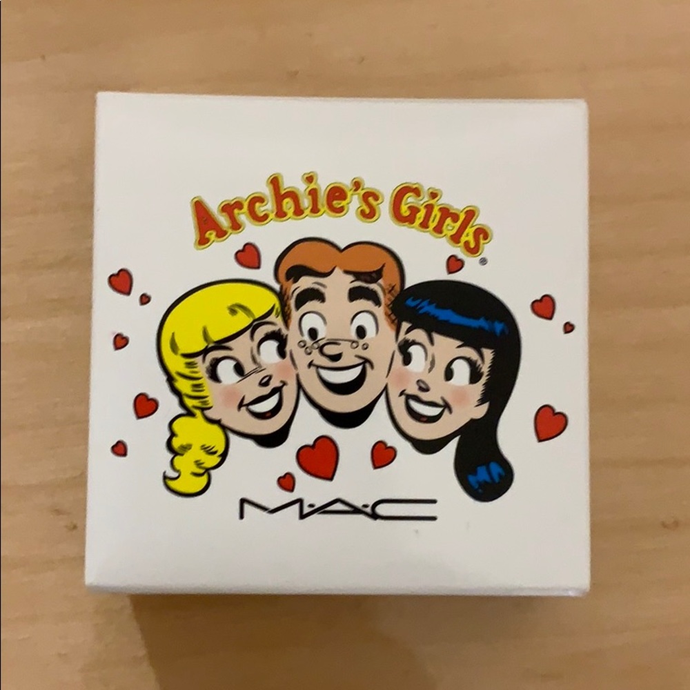 Brand new Mac Cosmetics x Archie collection blush
